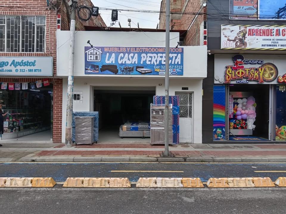 Fachada del almacén La Casa Perfecta en la Calle 14 de Funza